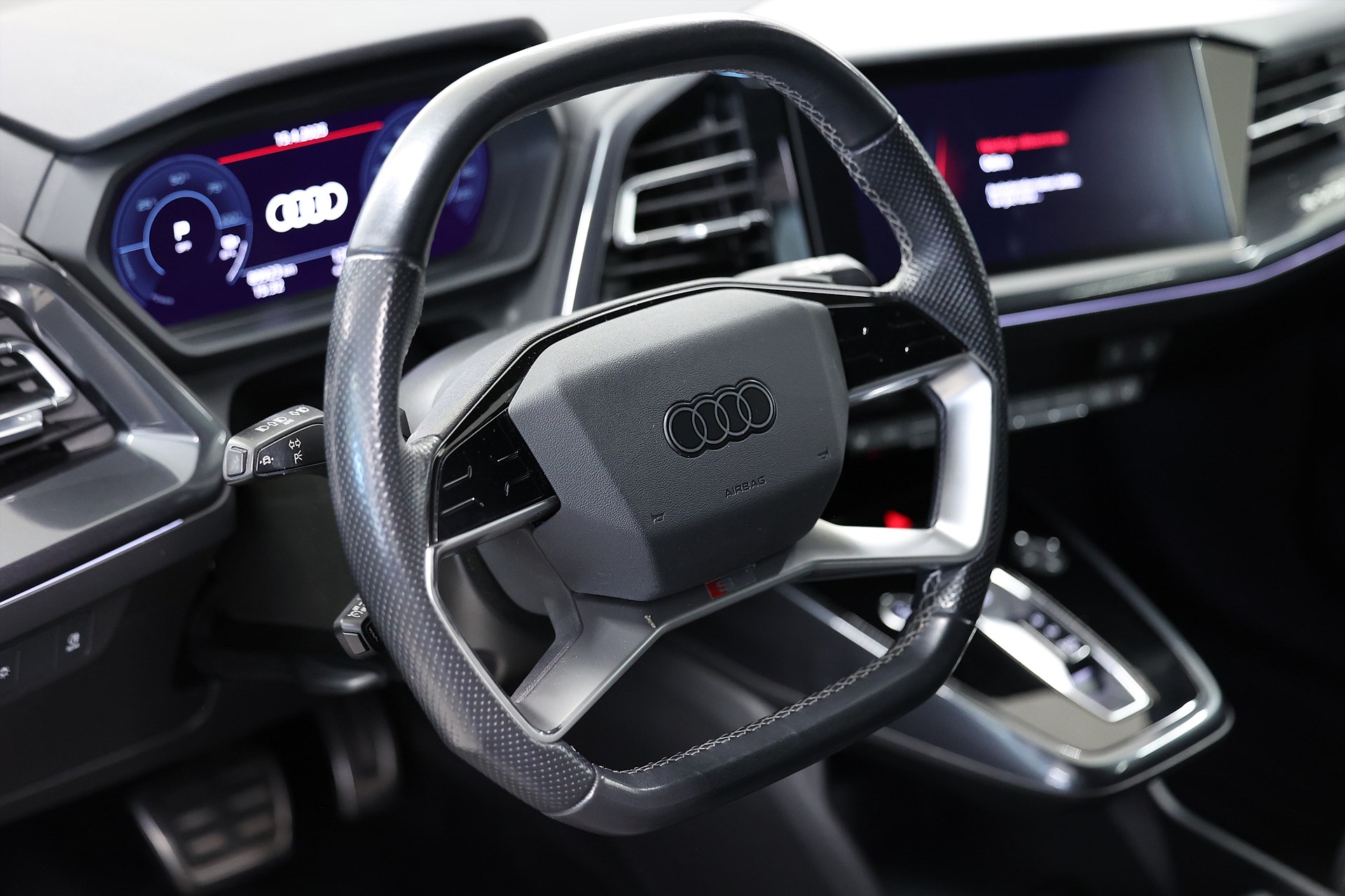 Audi Q4 40 e-tron S Line B-kamera Drag Adapth Farth Cockpit 82kWh