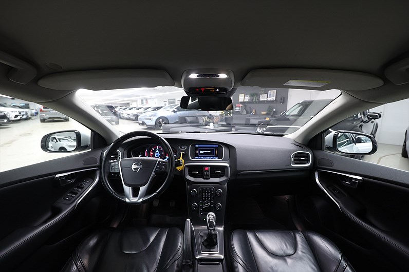 Volvo V40 D2 115hk *Hjulkampanj!* Summum Värmare Kamera