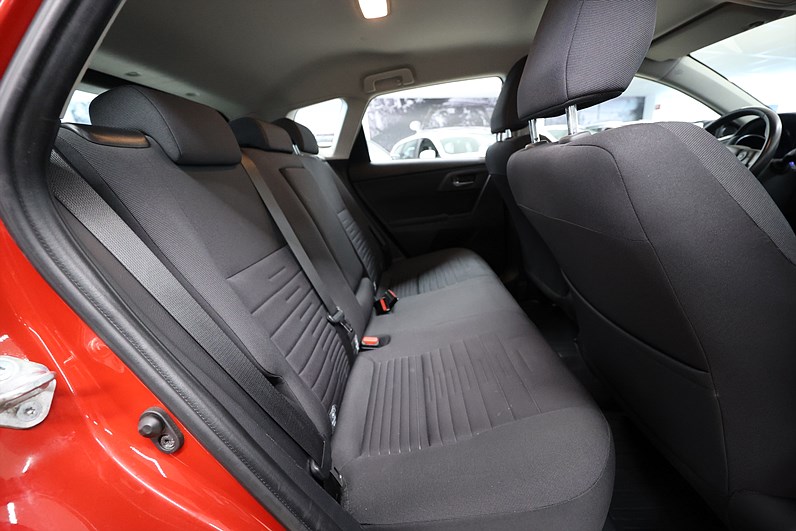 Toyota Auris 1.8 HSD 136hk Active B-Kamera Navi K-Värmare