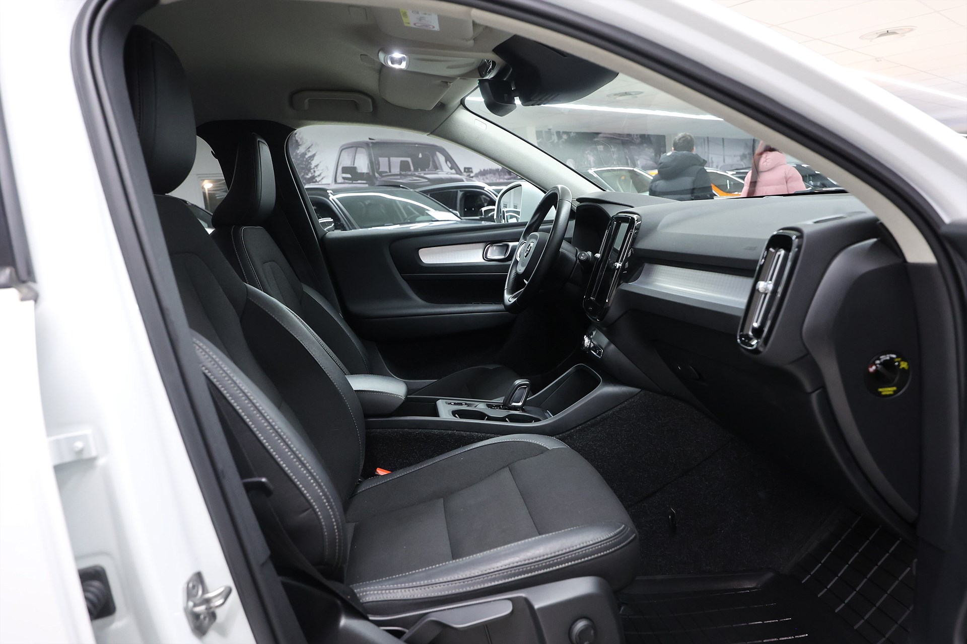 Volvo XC40 T5 Recharge 262hk *Hjulkampanj!* Momentum Värmare