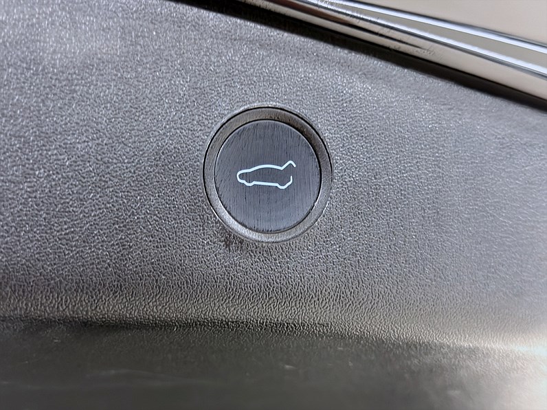 Tesla Model 3 Long Range 498hk AWD Pano Läder Navi B-Kamera