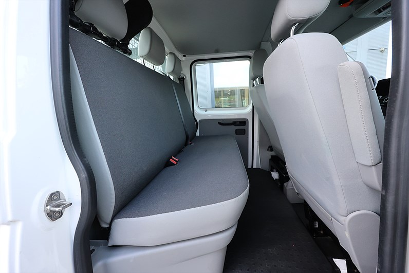 Volkswagen Transporter Dubbelhytt 2.0 TDI Flakbil Drag MOMS