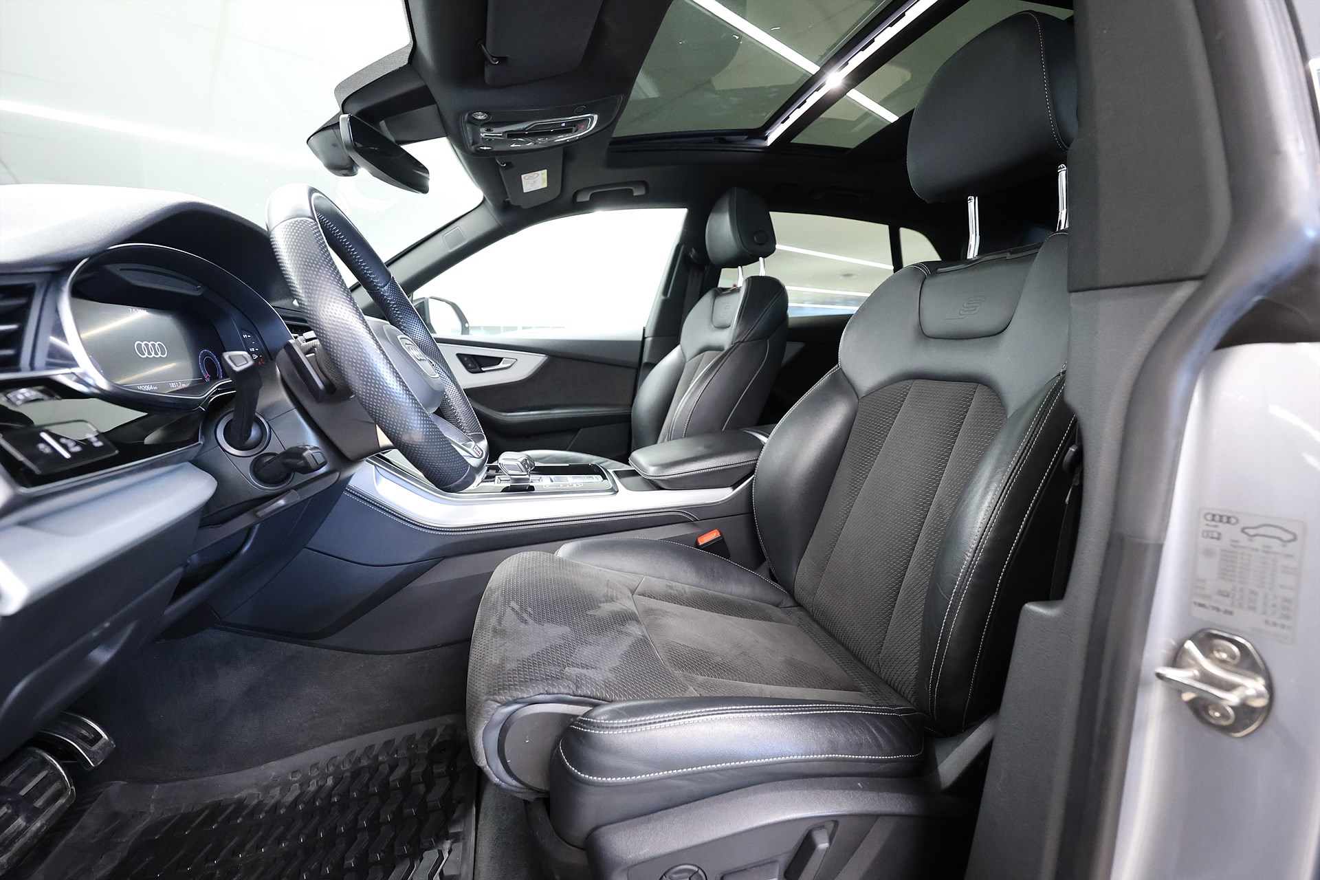 Audi Q8 50 TDI 286hk Q S-Line B&O 360-Kamera Pano Värmare Luftfjädring