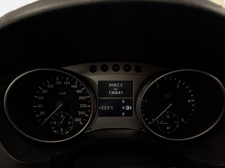 Mercedes-Benz R 300 CDI 4MATIC, 7 Sits, AMG, Fr 2,99% 2010, grå – bild 11 av 20, begagnad hos Niber i Järfälla