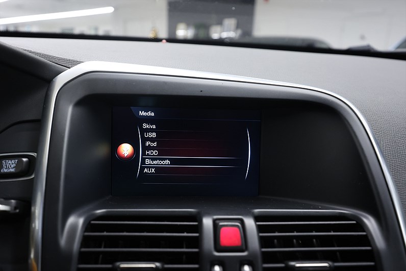 Volvo XC60 D4 190hk *Hjulkampanj!* R-Design Navi PDC Drag Värmare Drag