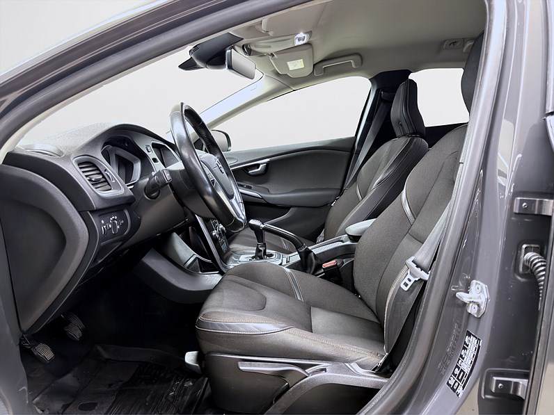 Volvo V40 Cross Country D3 150hk Momentum Business Adv Drag