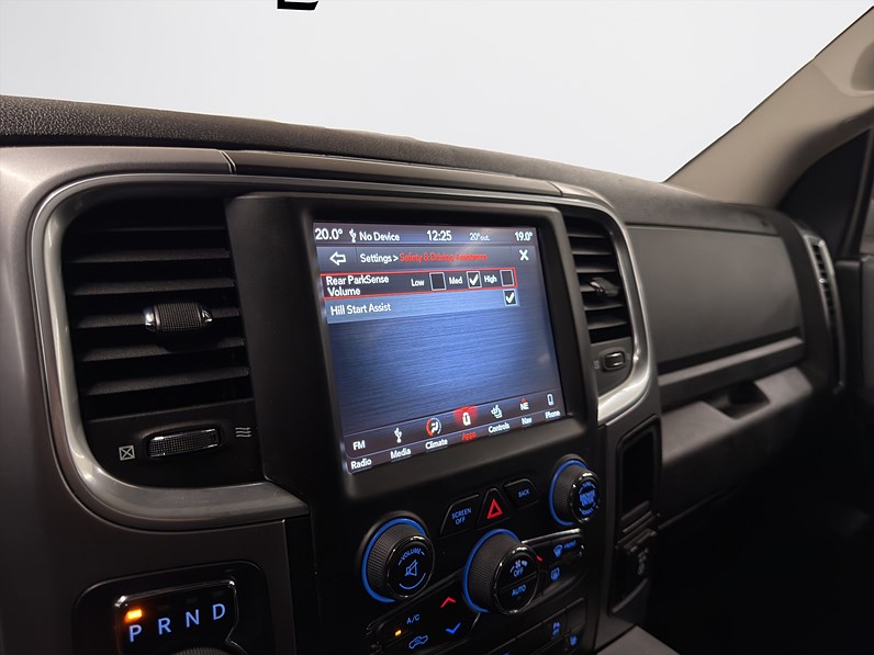 RAM 1500 Classic 5.7 V8 HEMI 4x4 395hk Drag ALPINE B-Kamera