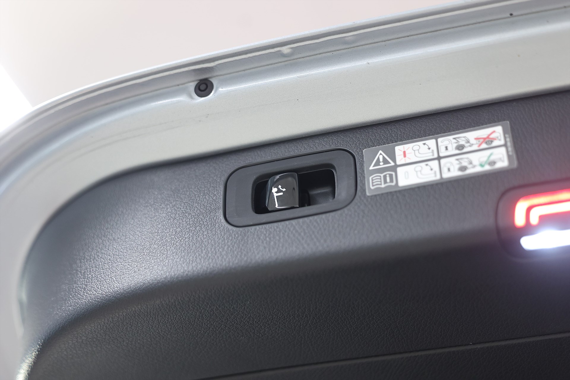 Mercedes-Benz C 220 T d 4M 200hk AMG Night Pano Burmester