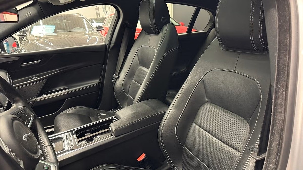 Jaguar XE – bild 14