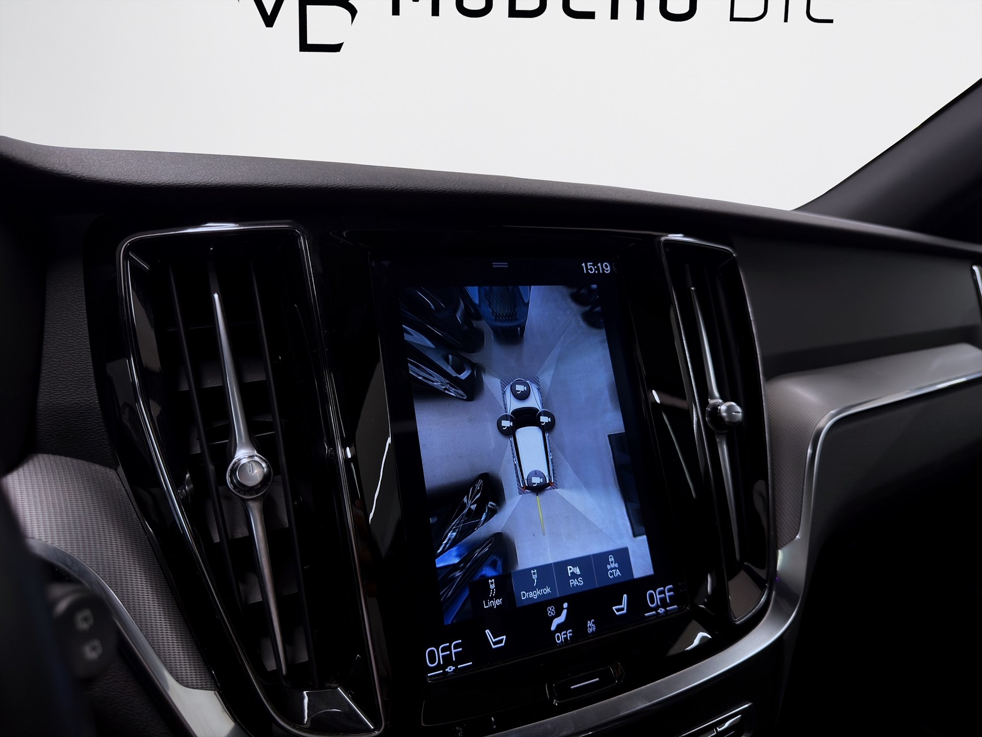 Volvo V60 T4 190hk R-Design H/K HUD Drag 360 Pano Navi