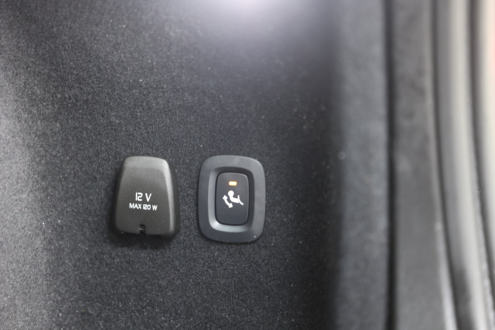 Volvo V60 Recharge T6 AWD 350hk Core Bright Skinn Drag