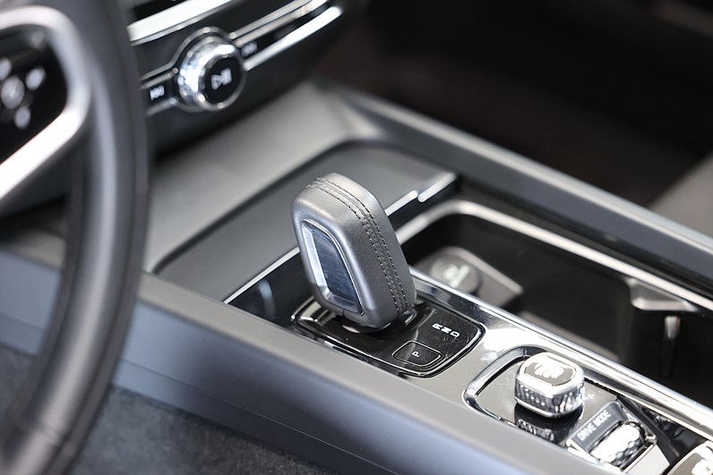 Volvo V60 B4 197hk Momentum B-kamera Keyless Drag VOC MOMS