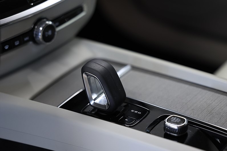 Volvo V60 Cross Country B4 Momentum H/K B-Kamera Skinn Keyless