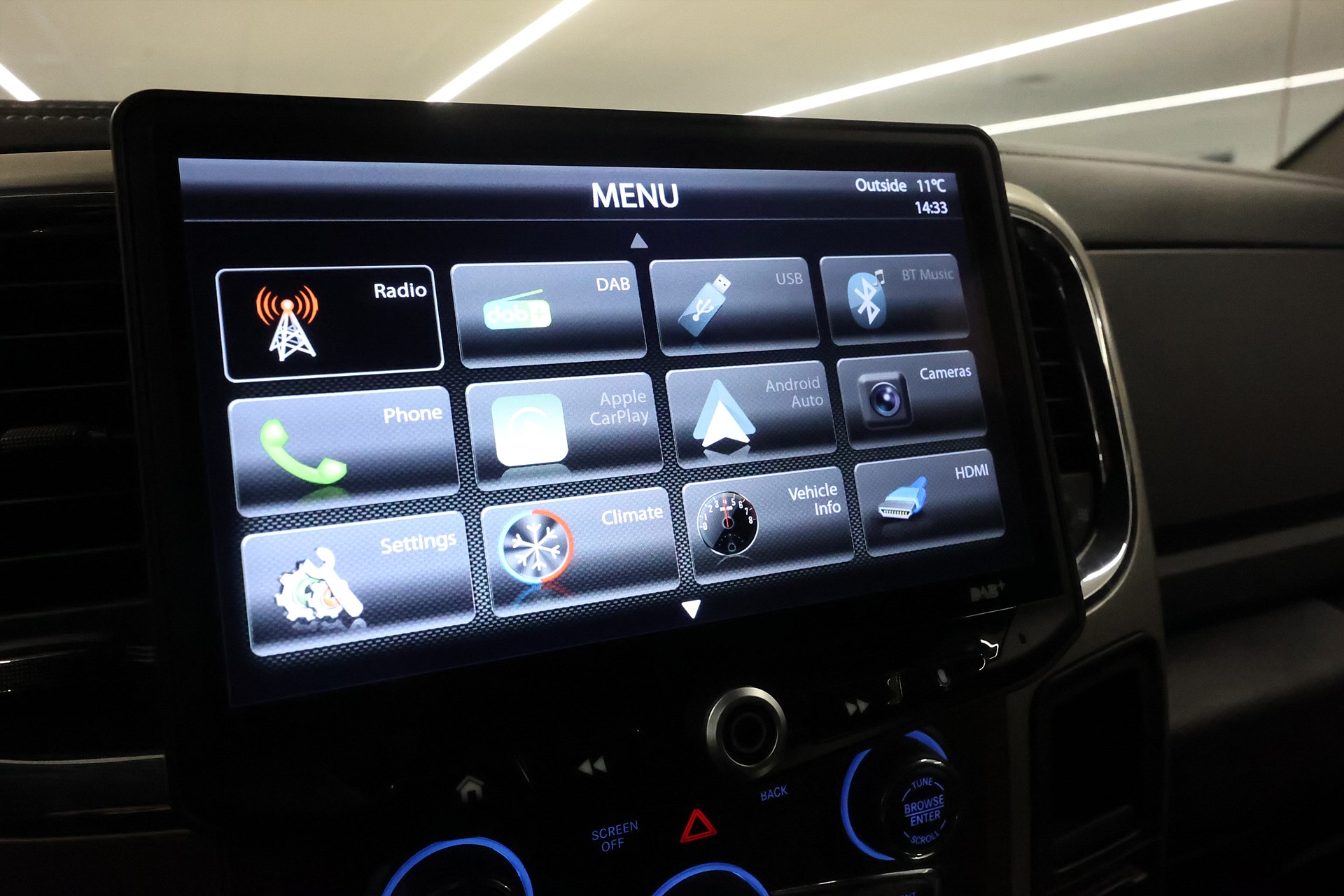 RAM 1500 Crew Cab 5.7 V8 4x4 395hk Laramie Alpine Läder Drag