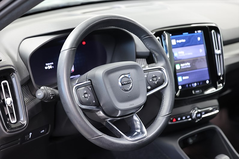 Volvo XC40 P6 Recharge Core B-kamera Drag Keyless MOMS