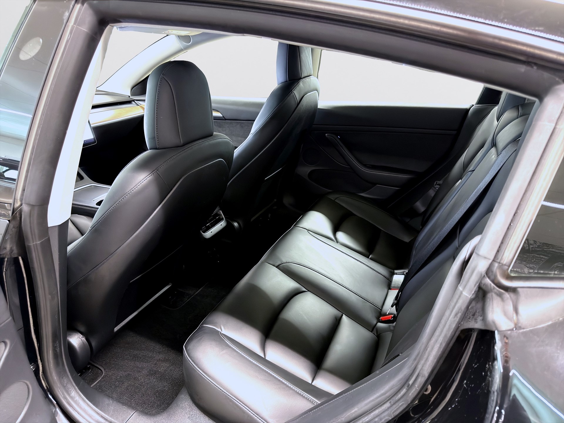 Tesla Model 3 Long Range 498hk AWD Pano Läder Navi B-Kamera