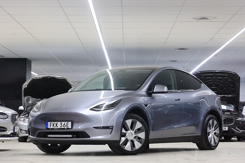 Tesla Model Y Long Range AWD 514hk Pano Navi Läder