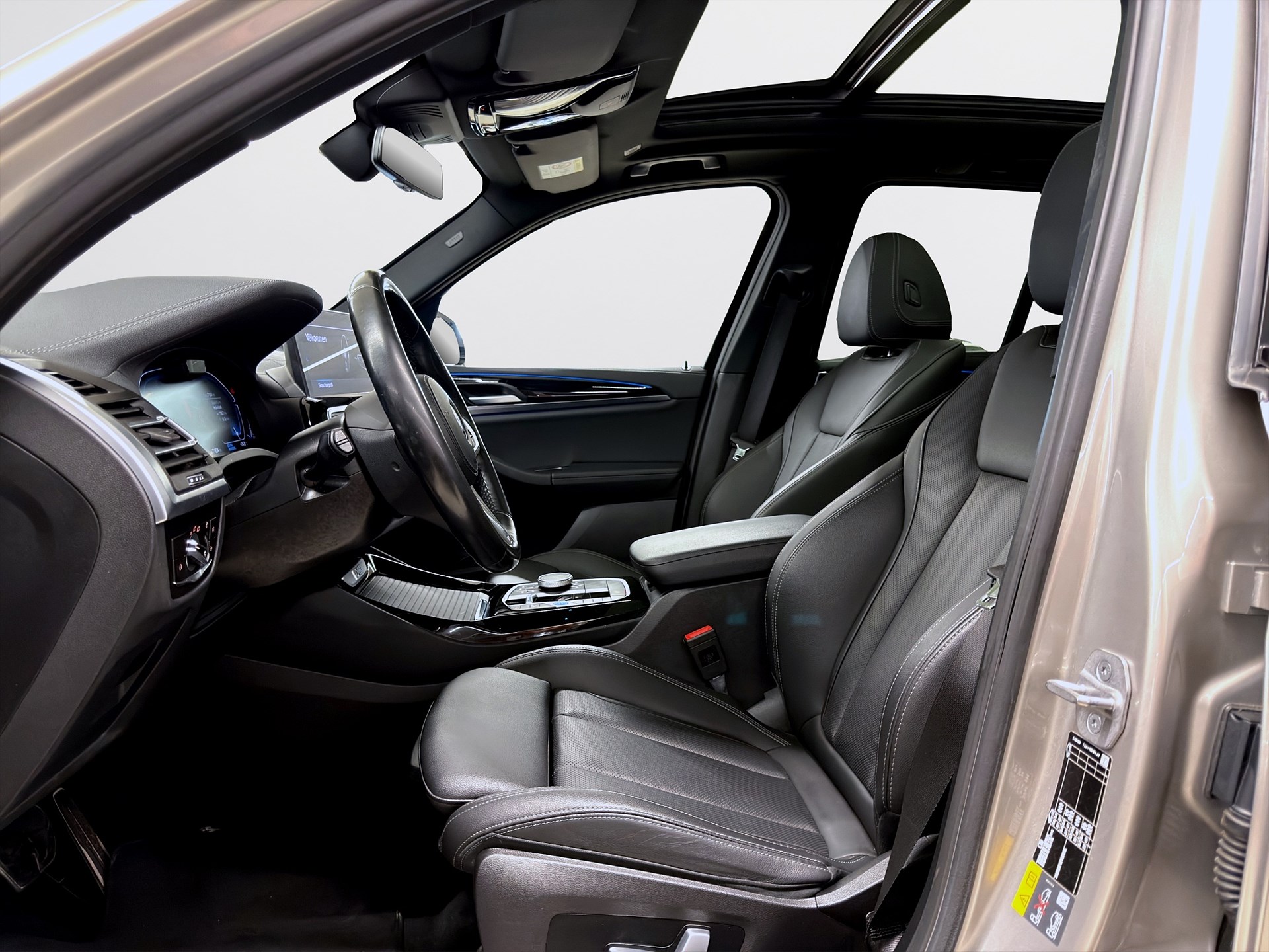 BMW iX3 286hk M Sport Charged Pano Navi Drag B-kamera