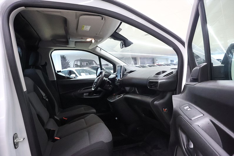 Peugeot e-Partner 136hk L2 V-inrett Drag Värmare Navi MOMS