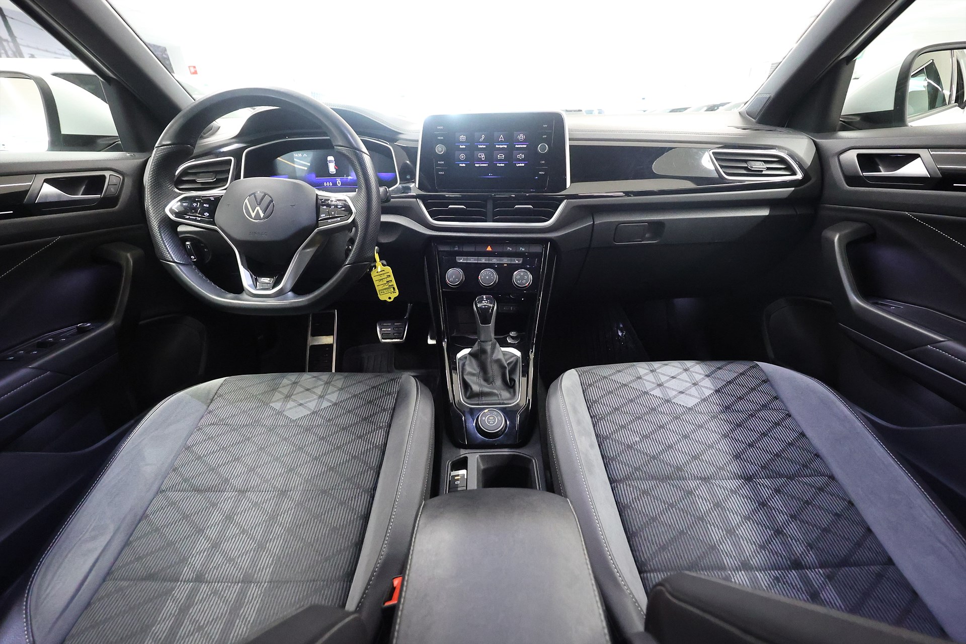 Volkswagen T-Roc 2.0 TDI 150hk 4M R-Line Carplay Navi PDC