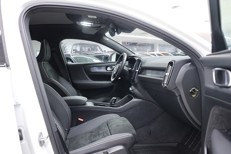 Volvo C40 Recharge Single Motor *Hjulkampanj!* Core Pano Drag