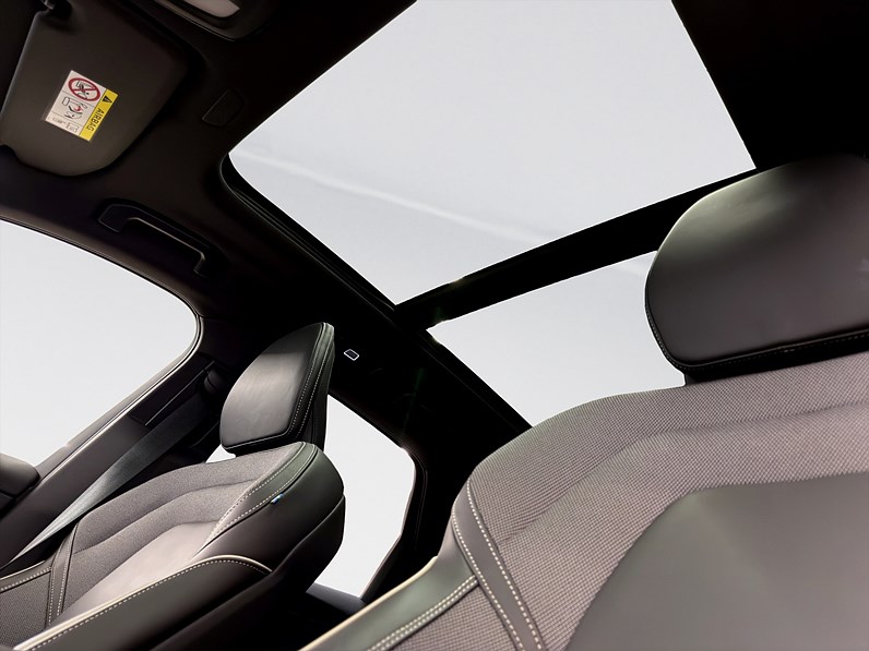 Volvo XC60 Recharge T6 350hk Ultra Black Edition HUD B&W 360