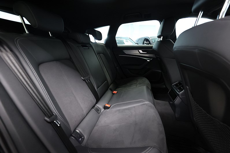 Audi A6 Avant 55 TFSI e Q S Line Svart Optik Drag Cockpit MOMS