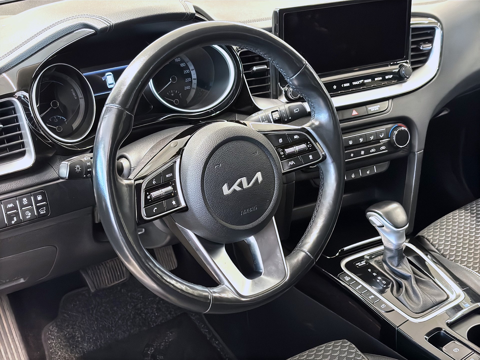 Kia Ceed SW Plug-in Hybrid 141hk Helg på Moberg! Advance B-Kamera Navi Keyless