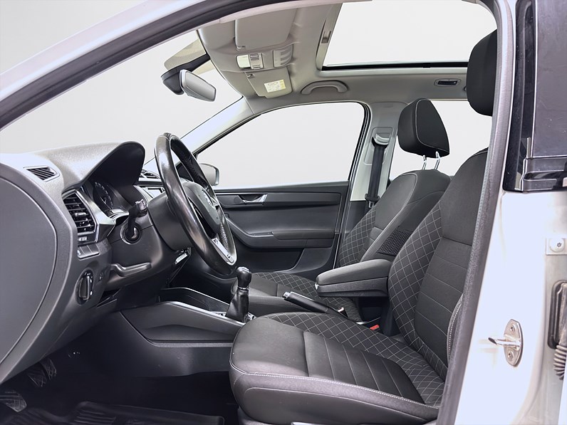 Škoda Fabia Kombi 1.2 TSI Manuell 90hk Style Pano Drag PDC