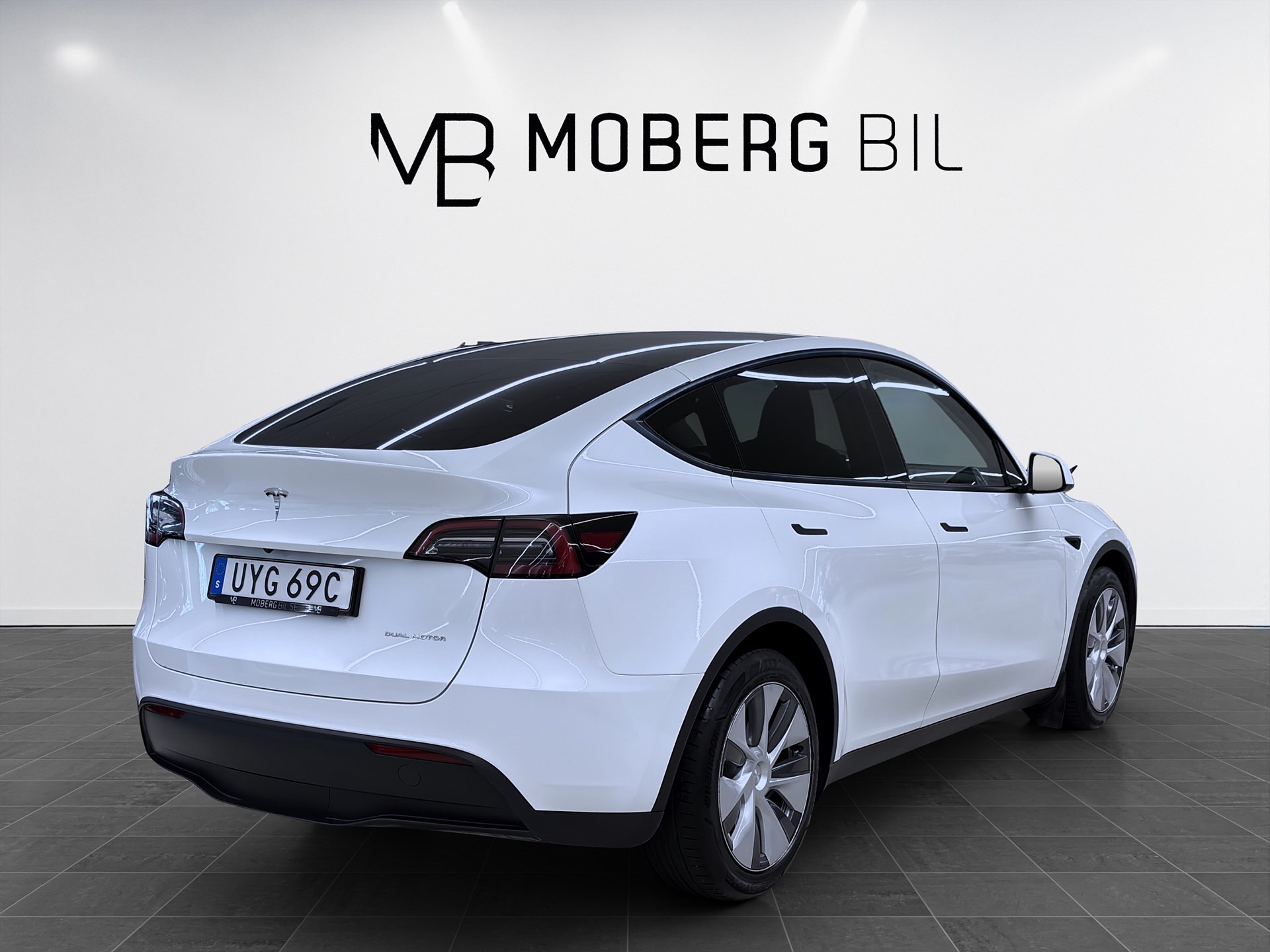 Tesla Model Y Long Range 514hk Helg på Moberg! Pano Läder Navi B-Kamera