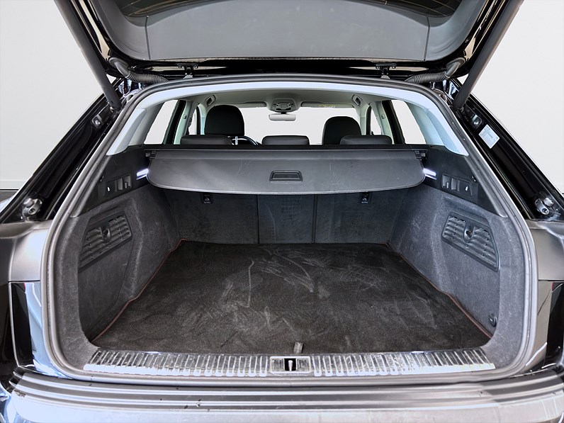 Audi e-tron 50 quattro 313hk Helg på Moberg! Navi Keyless PDC