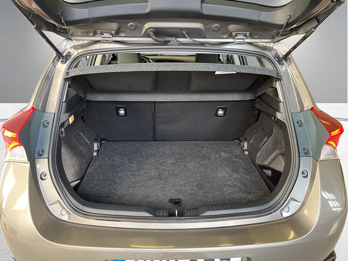 Toyota Auris Hybrid e-CVT, 136hk, 2017