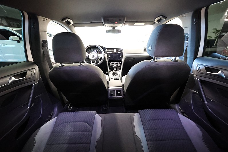 Volkswagen Golf 5-dörrar 1.5 TSI 150hk R Line CarPlay PDC