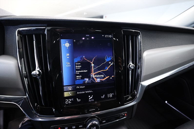Volvo V90 Cross Country D4 AWD Momentum B-kamera Keyless MOMS