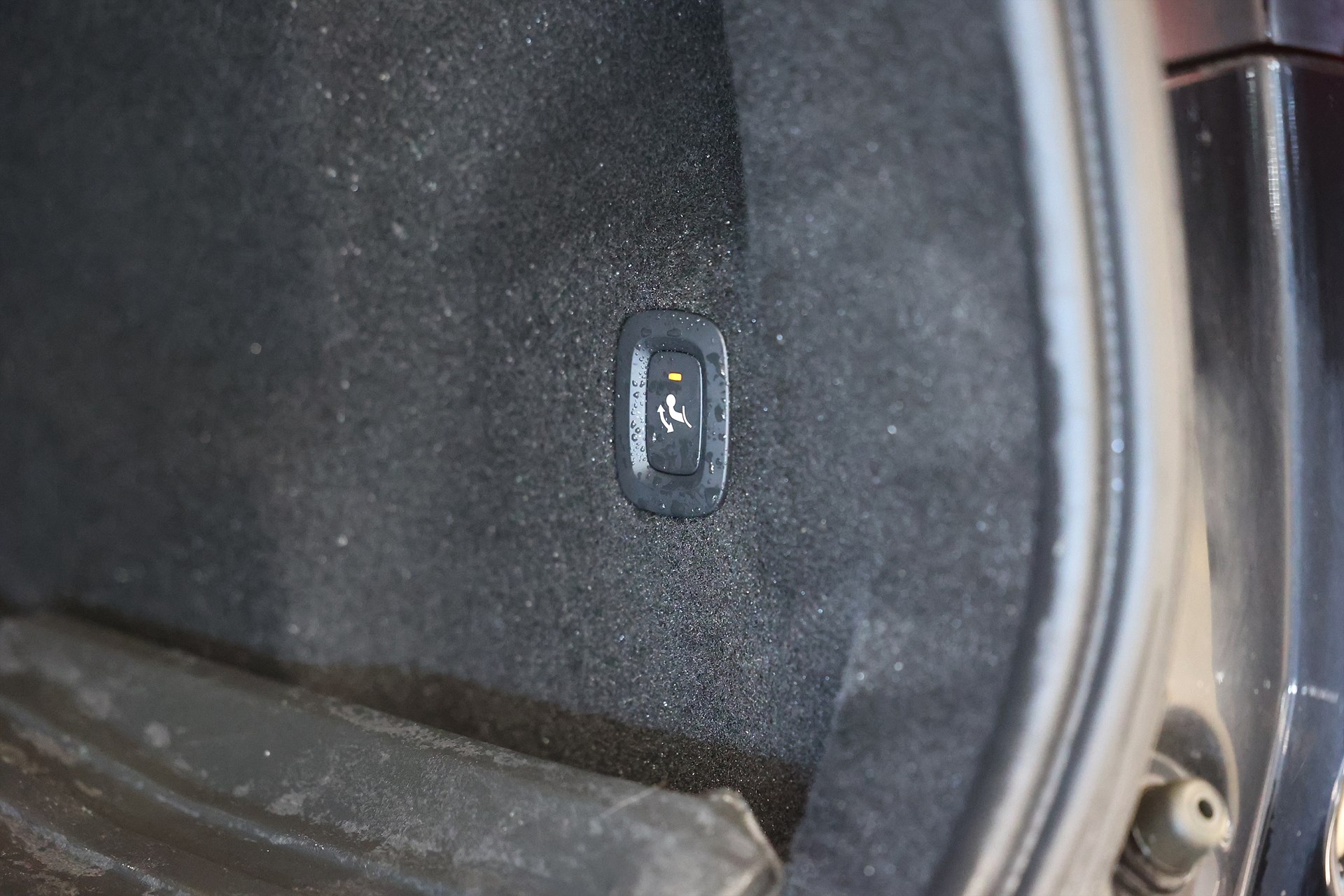 Volvo XC60 Recharge T6 AWD 340hk Momentum Pano Navi Drag