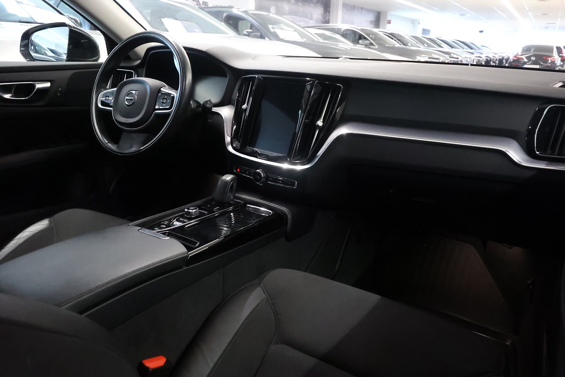 Volvo V60 Recharge T6 AWD 340hk Momentum Keyless CarPlay PDC