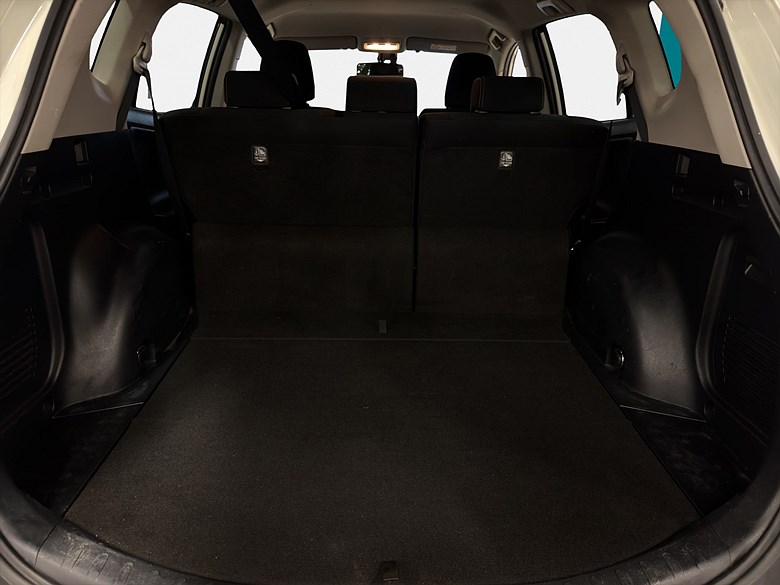 Toyota RAV4 2.0 AWD Navi Keyless Drag Kamera 2015, vit – bild 20 av 24, begagnad hos Niber i Järfälla