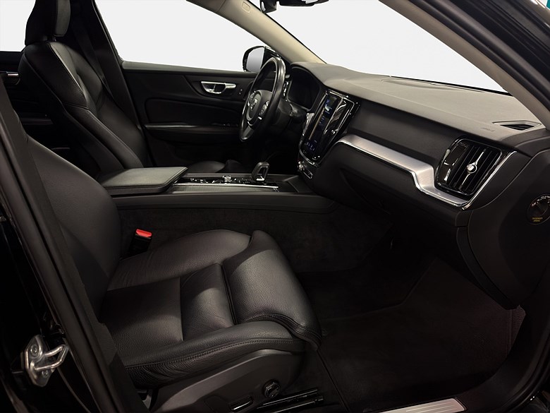 Volvo V60 II B4 Mom Adv Navi Pro Ed, 2 brukare, H/K, Läder 2022, svart – bild 21 av 22, begagnad hos Niber i Järfälla