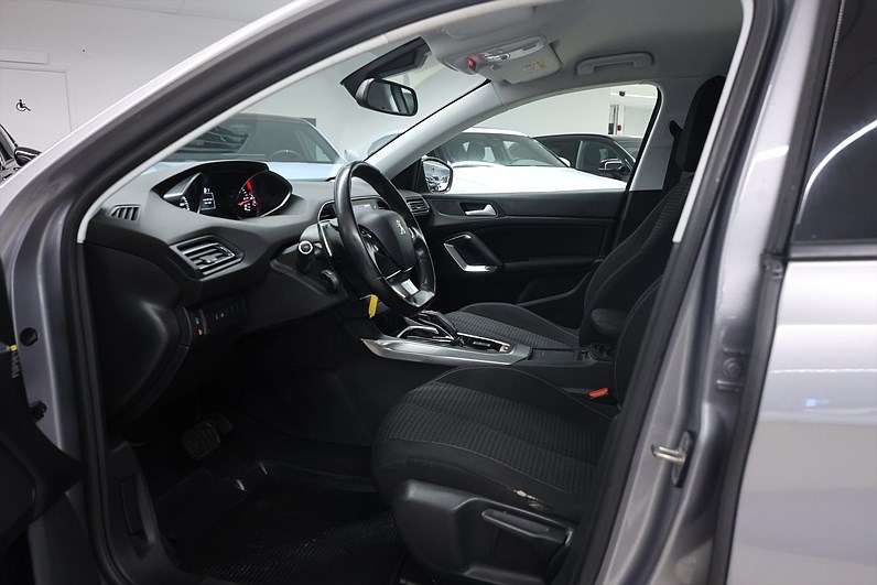 Peugeot 308 1.5 BlueHDi 130hk *Hjulkampanj!* Active PDC Värmare