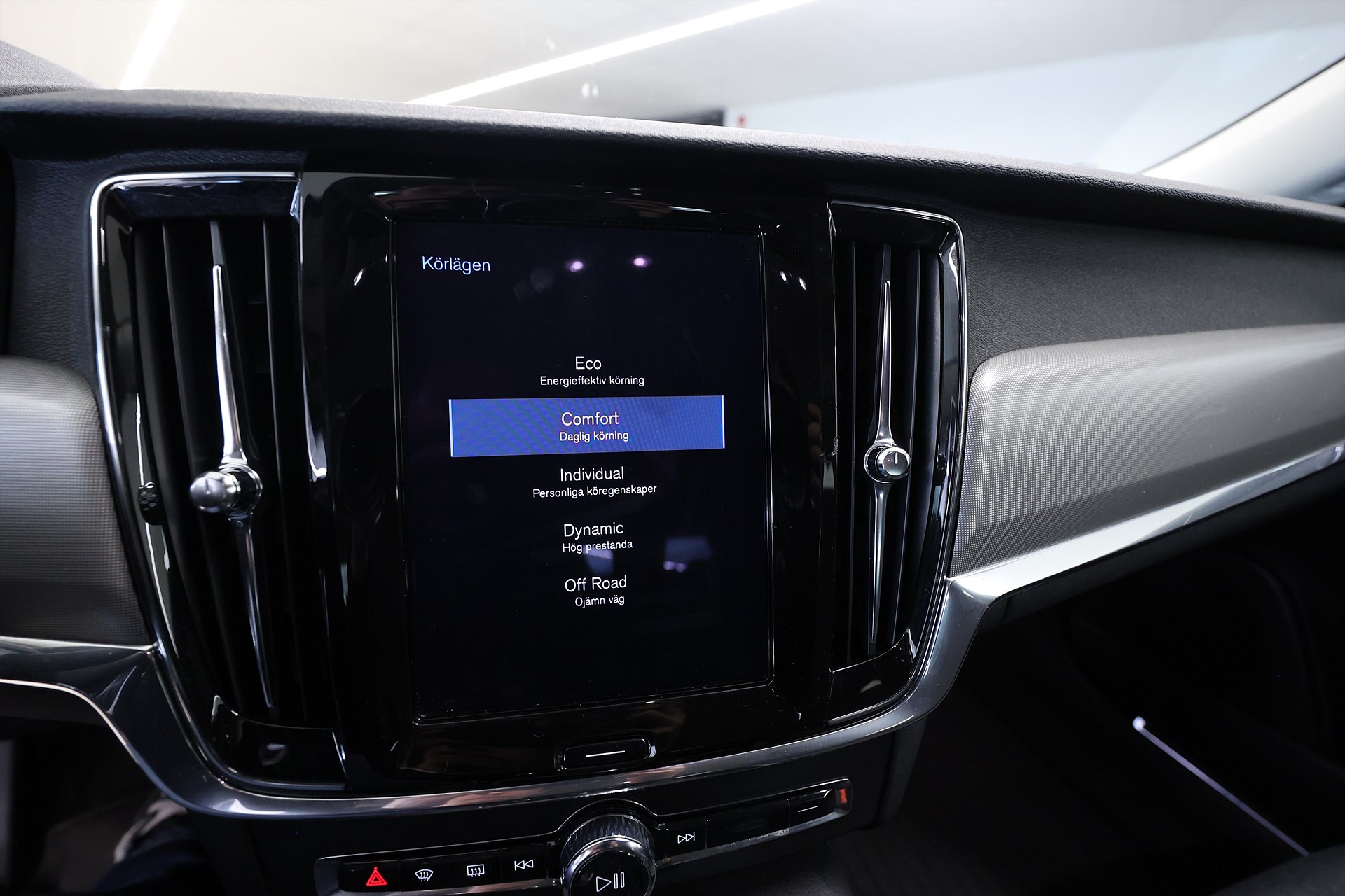 Volvo V90 Cross Country D4 AWD Momentum B-kamera Keyless MOMS