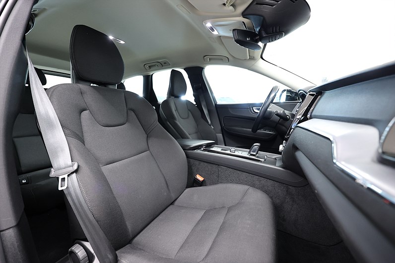 Volvo XC60 B4 AWD 197hk Advanced Edt Drag Värmare VOC MOMS