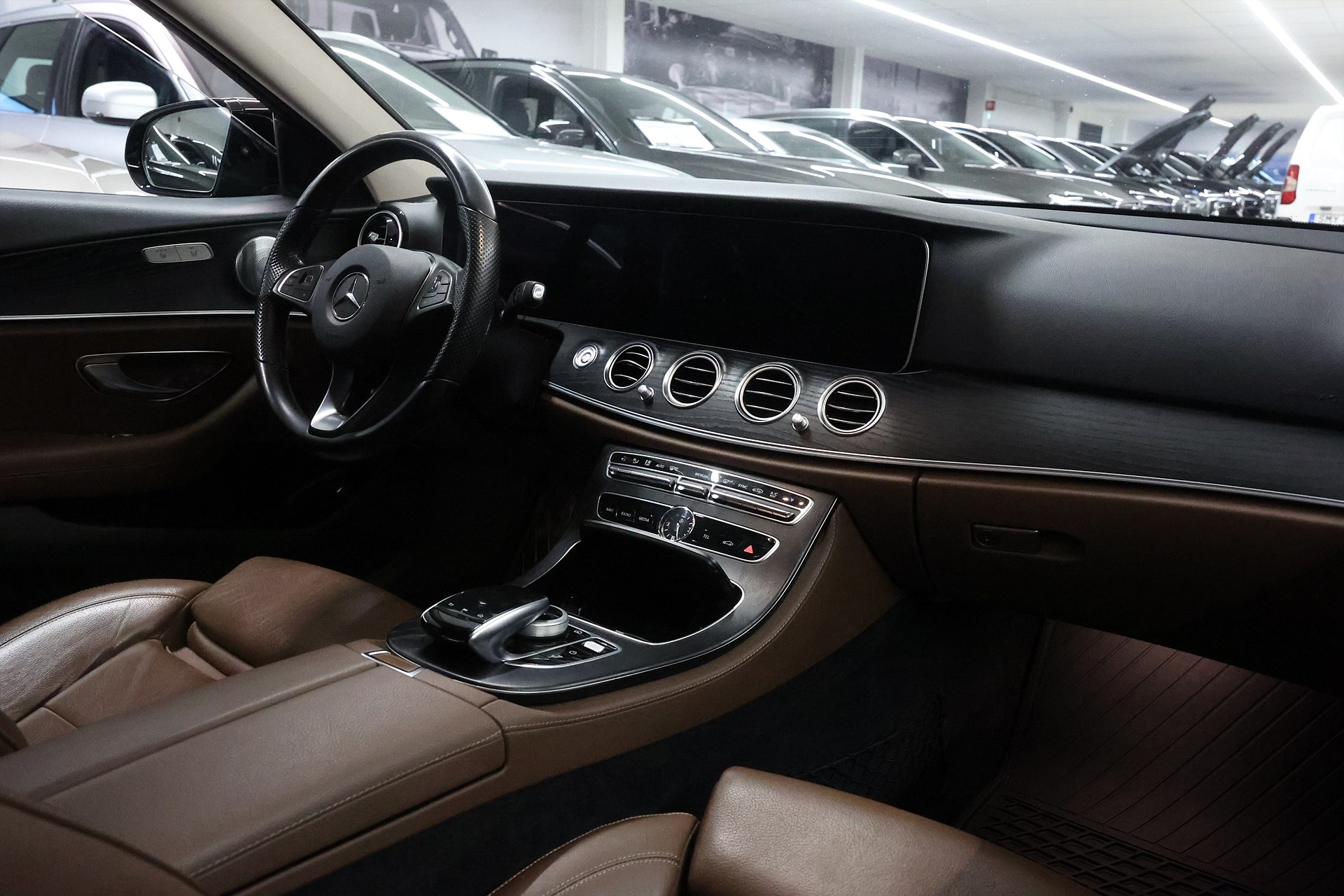 Mercedes-Benz E 220 T d 194hk Avantgarde HUD 360 Drag Läder