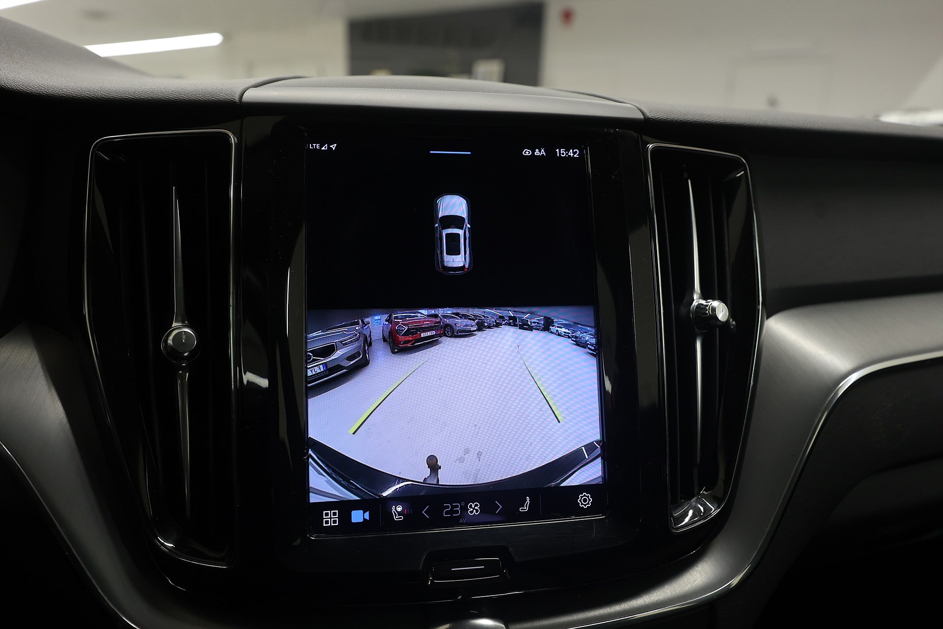 Volvo XC60 Recharge T6 AWD 350hk Core Pano Drag