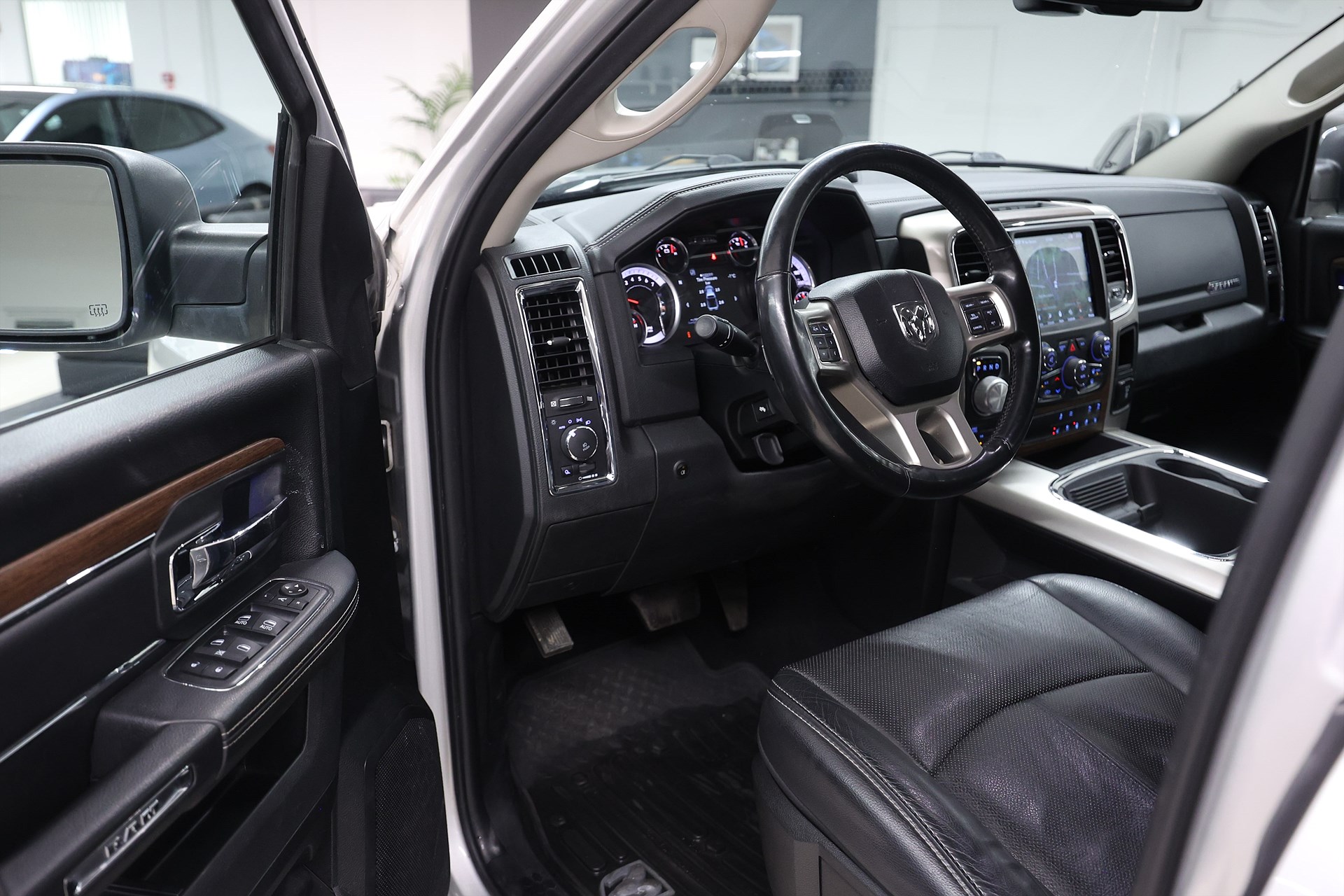 Dodge RAM 5.7 V8 4WD 401hk *Hjulkampanj!* Laramie RamBox MOMS