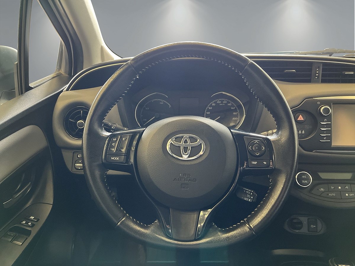 Toyota Yaris Hybrid e-CVT, 101hk, 2017