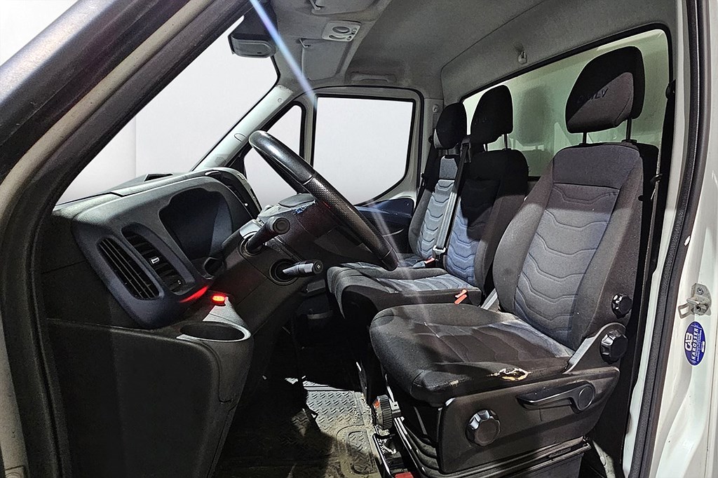 Iveco Daily 35 Volymskåp Bakgavellyft 3.0 CNG Aut MOMS 136hk – bild 11 av 15