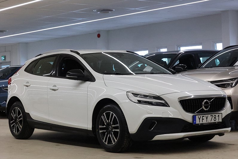 Volvo V40 Cross Country D2 120hk Momentum Navi Bluethooth PDC