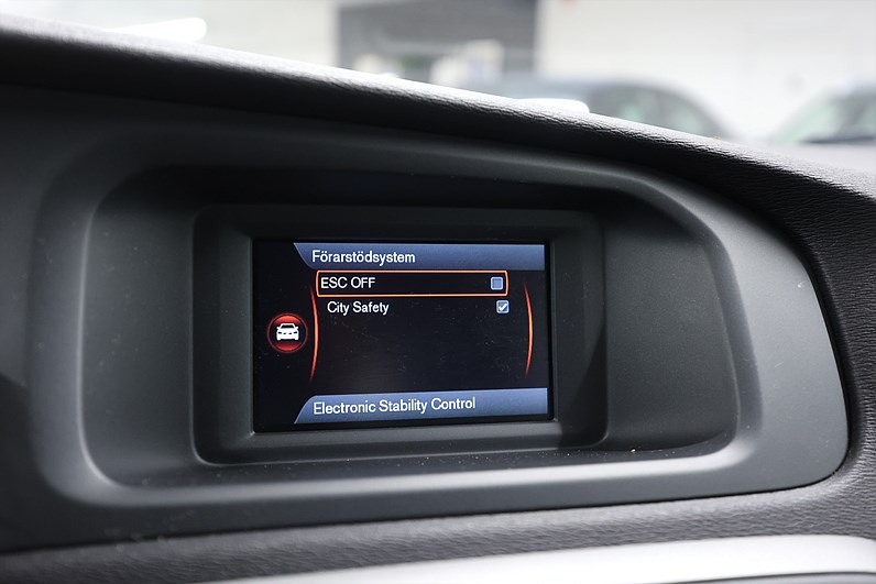 Volvo V40 D2 120hk *Hjulkampanj!* Kinetic Värmare PDC Farth