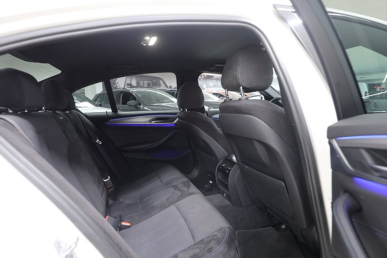 BMW 530i Sedan 252hk M Sport Shadow HiFi Drag