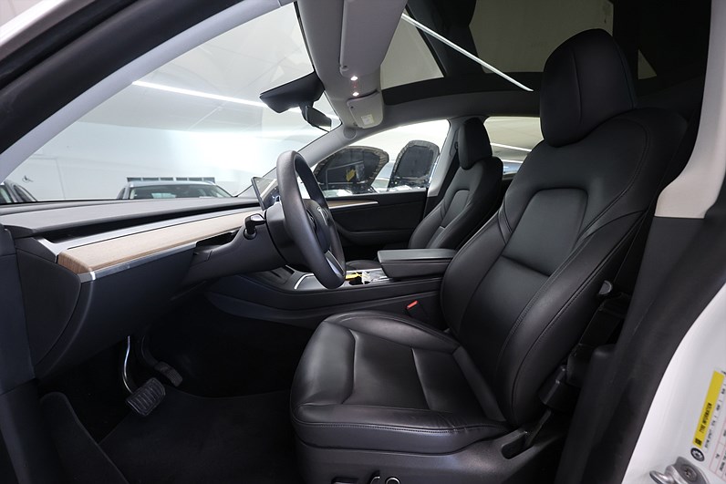 Tesla Model Y Long Range 514hk *Hjulkampanj!* AWD Pano AP MOMS